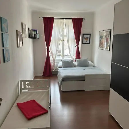 The Riverbank Flat - Perfect For Family *