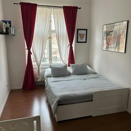 The Riverbank Flat - Perfect For Family * Praha