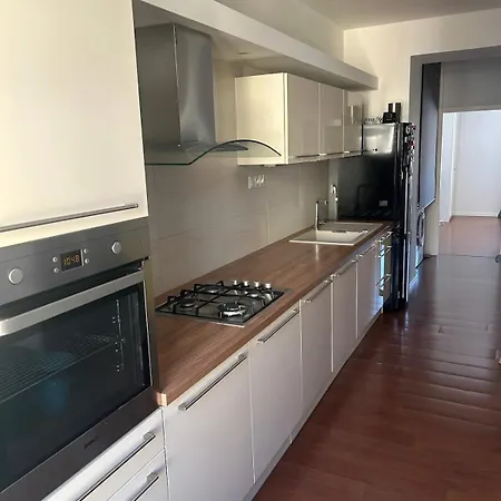 The Riverbank Flat - Perfect For Family *
