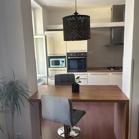 The Riverbank Flat - Perfect For Family Praha