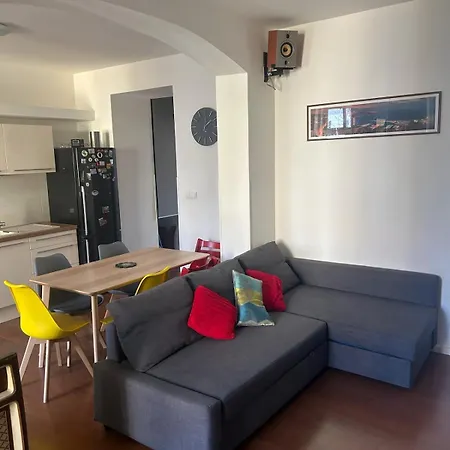The Riverbank Flat - Perfect For Family * Praha